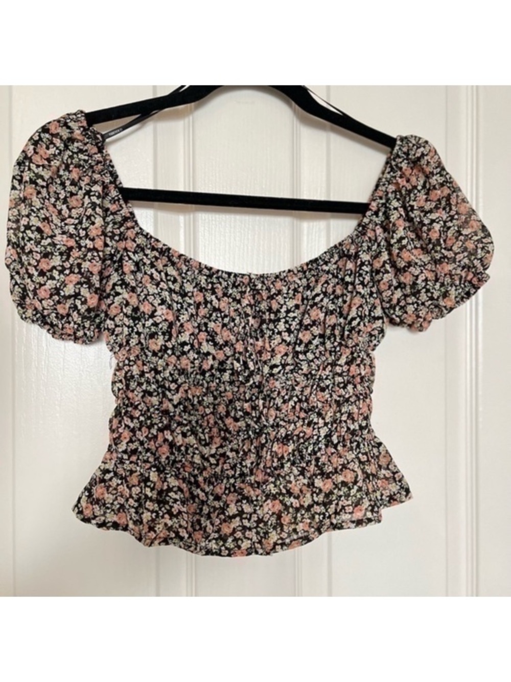 Smocked Floral Puff-Sleeve Crop Top - Black with Pink Floral
